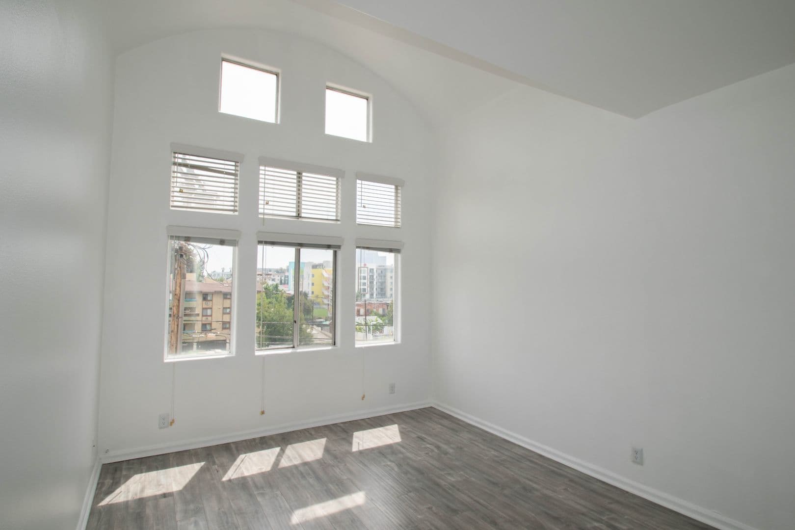 Los Angeles Apartment: 425 Alvarado Street