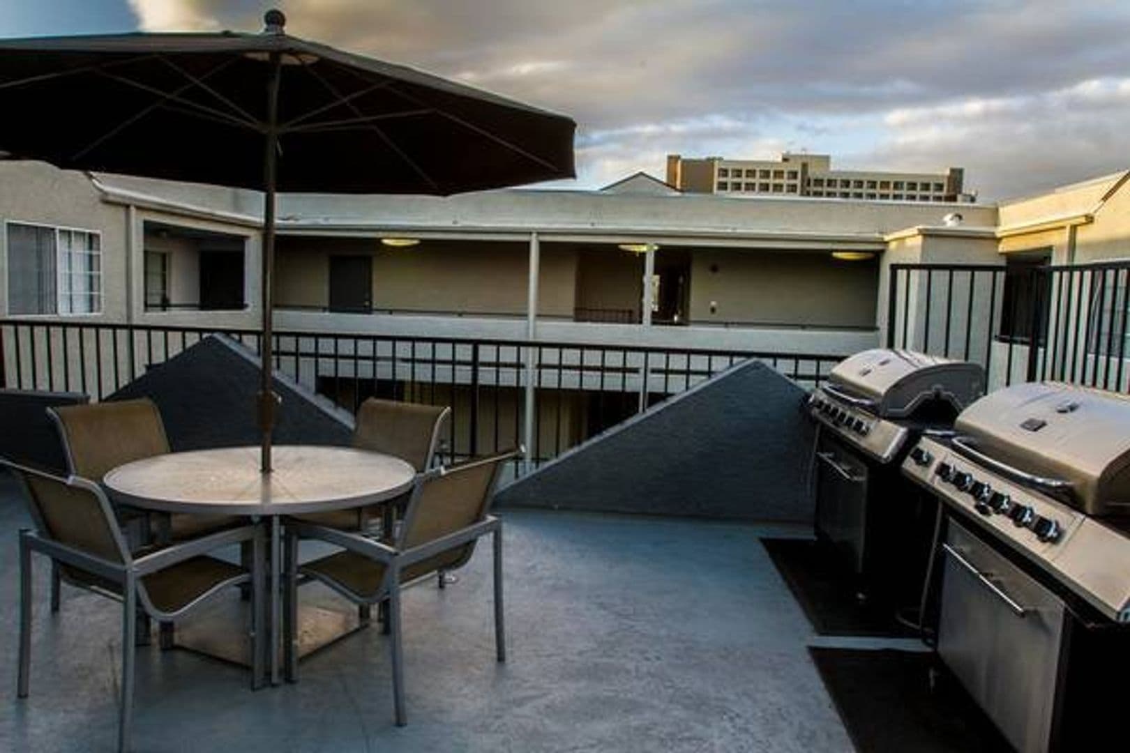 North Hollywood Apartment: 11030 Hartsook Street