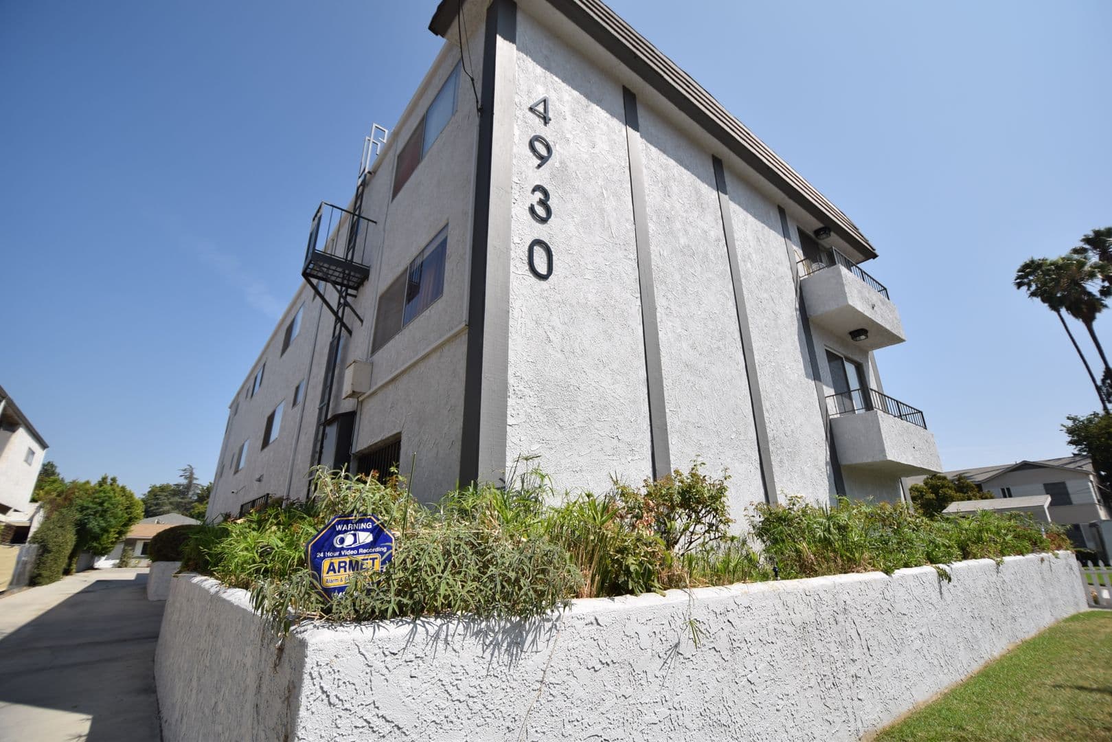Valley Village Apartment: 4930 Whitsett Avenue
