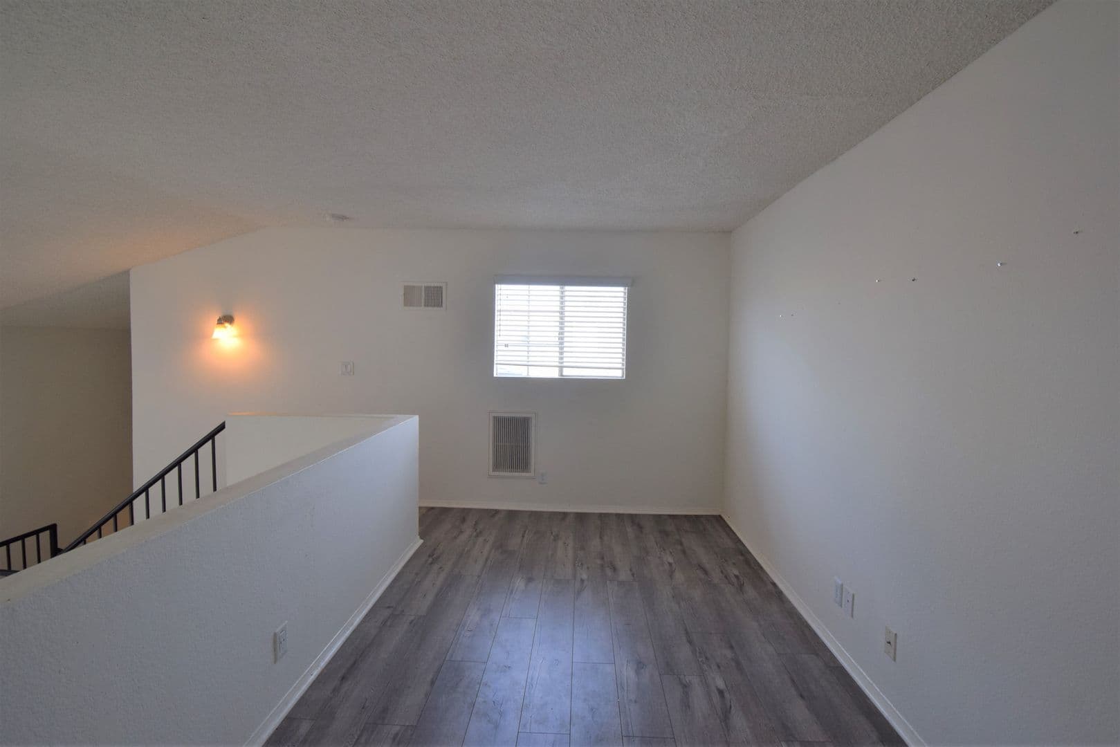 North Hollywood Apartment: 11416 Albers Street