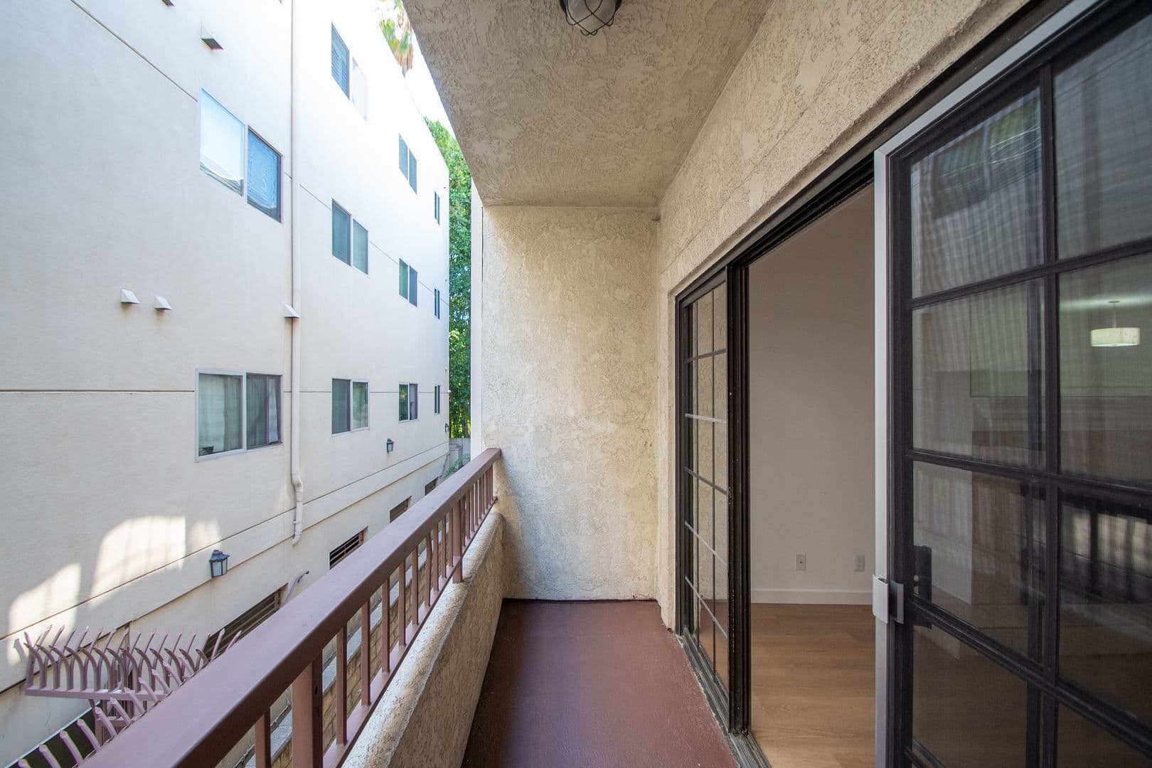 Studio City Apartment: 11594 Moorpark Street
