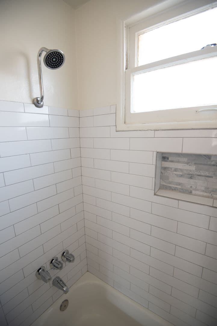 West Toluca Lake Apartment: 10924 Camarillo Street