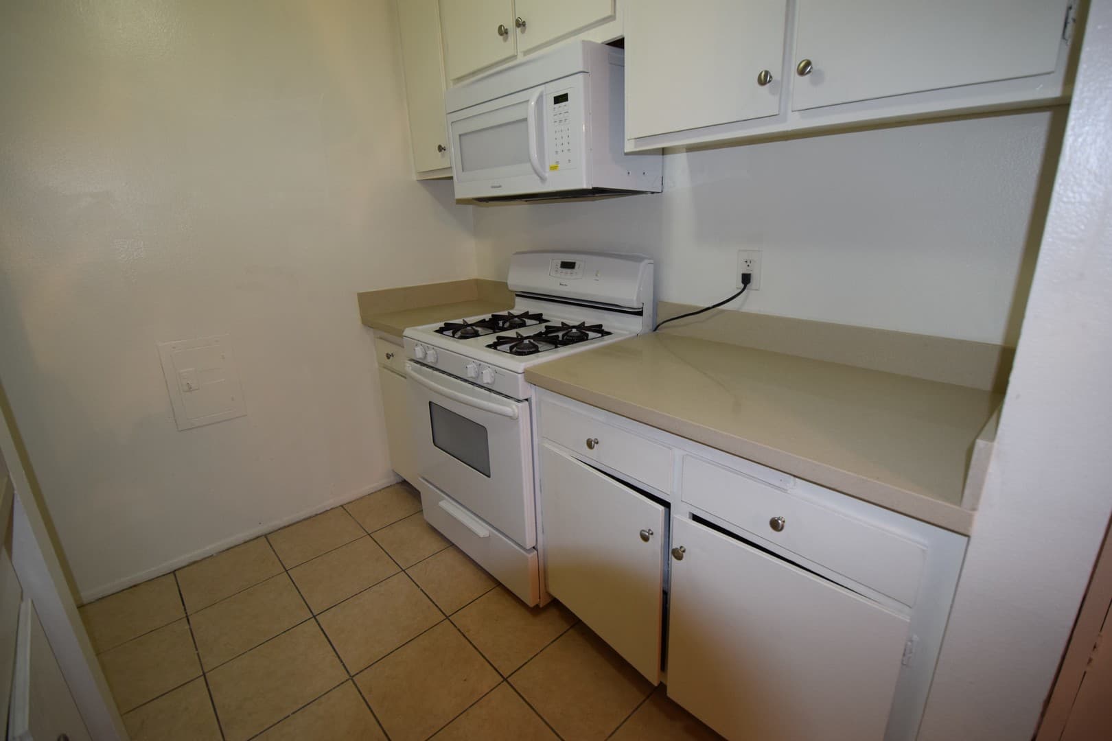Van Nuys Apartment: 7350 Kester Avenue