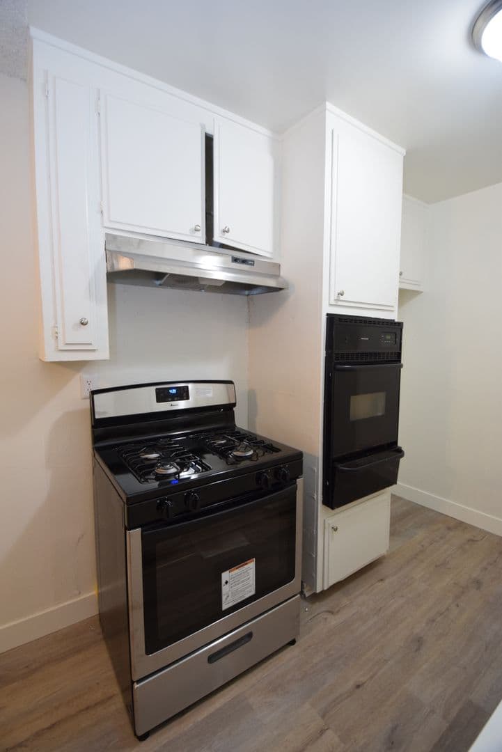 North Hollywood Apartment: 10855 Morrison Street
