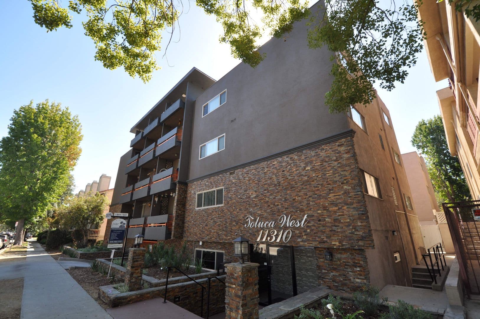 North Hollywood Apartment: 11310 Camarillo Street