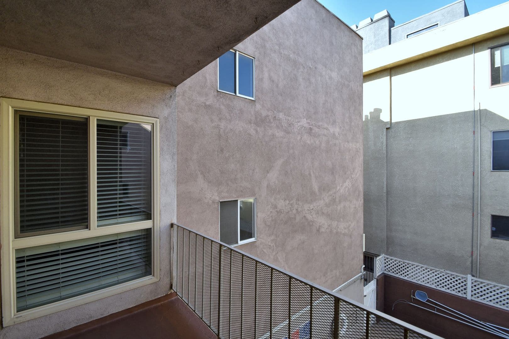 North Hollywood Apartment: 11310 Camarillo Street
