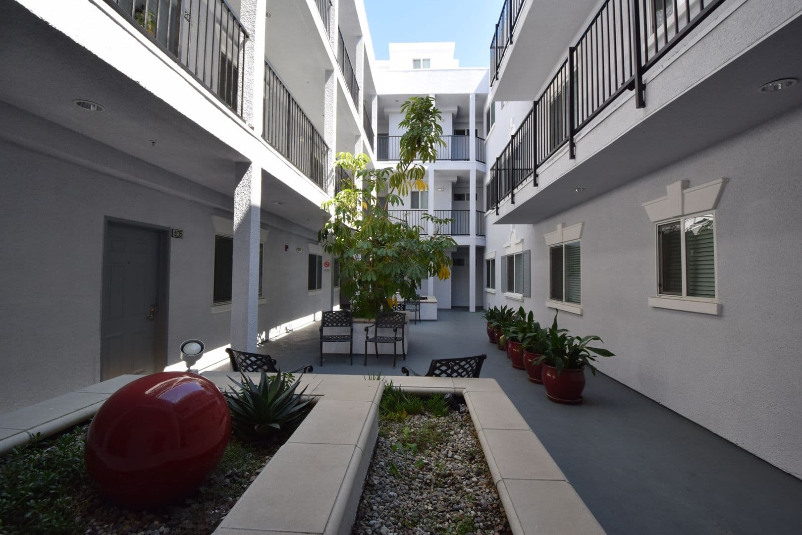 North Hollywood Apartment: 5500 Bonner Avenue