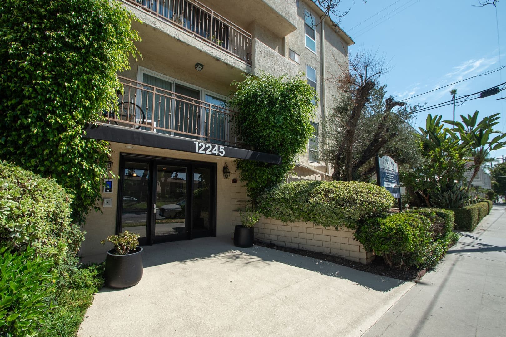 Valley Village Apartment: 12245 Chandler Boulevard