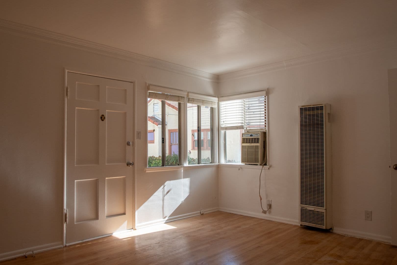 North Hollywood Apartment: 11034-11038 La Maida Street