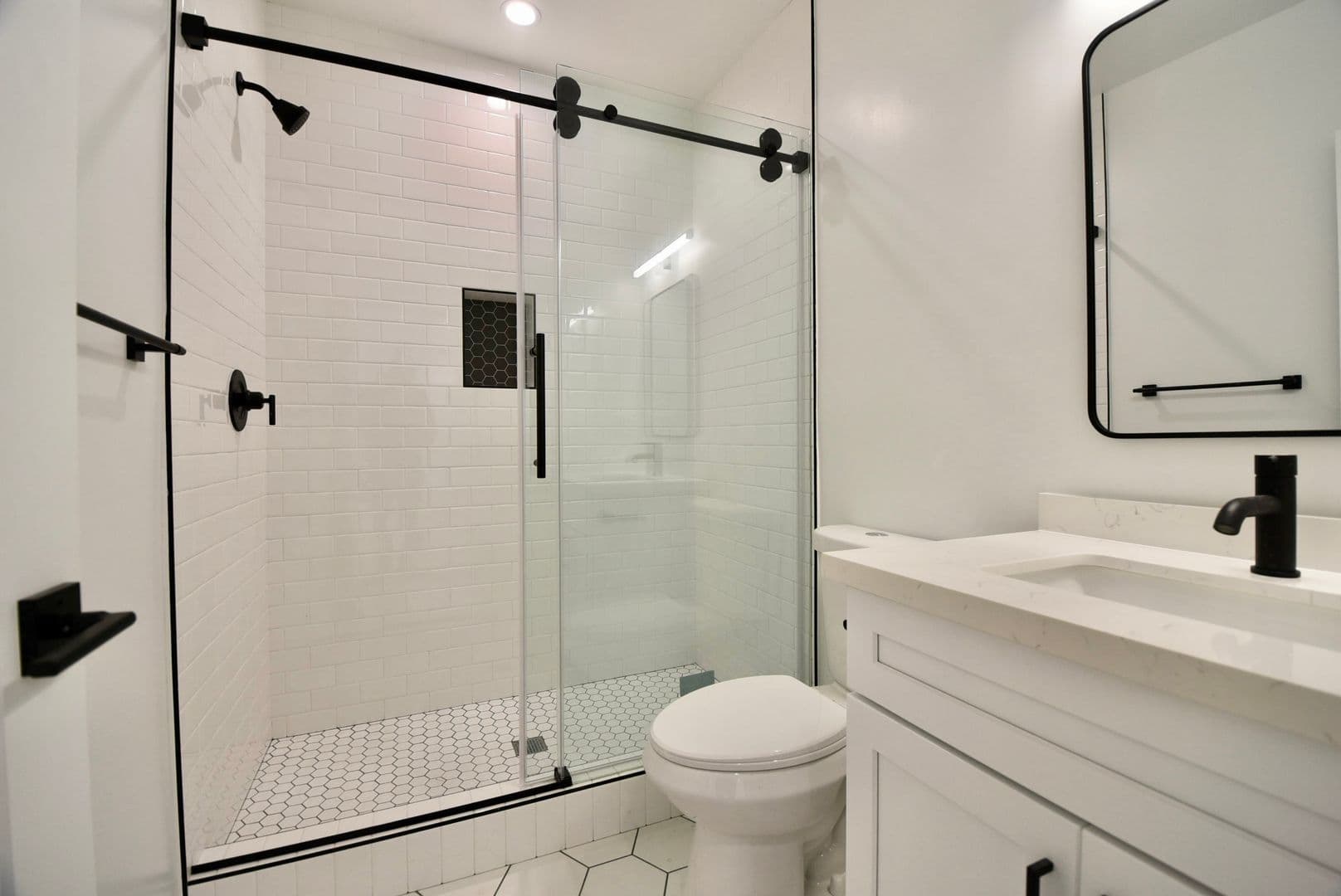 Los Angeles Apartment: 1415 S Sierra Bonita Avenue