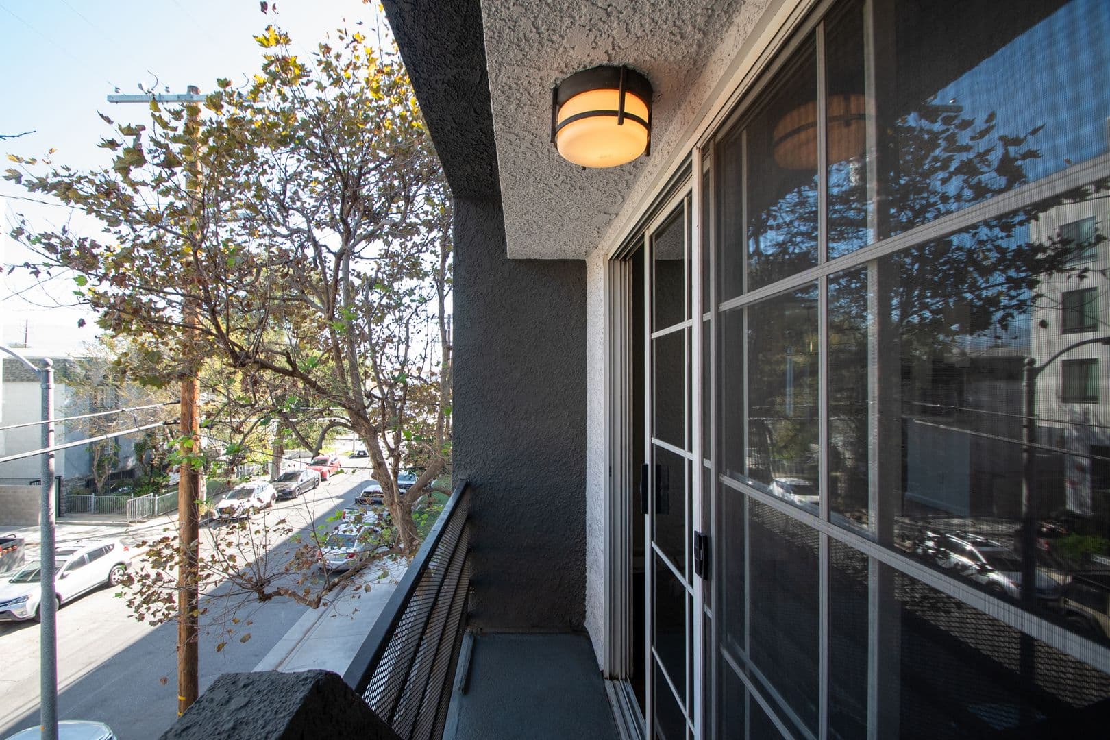 North Hollywood Apartment: 11030 Hartsook Street