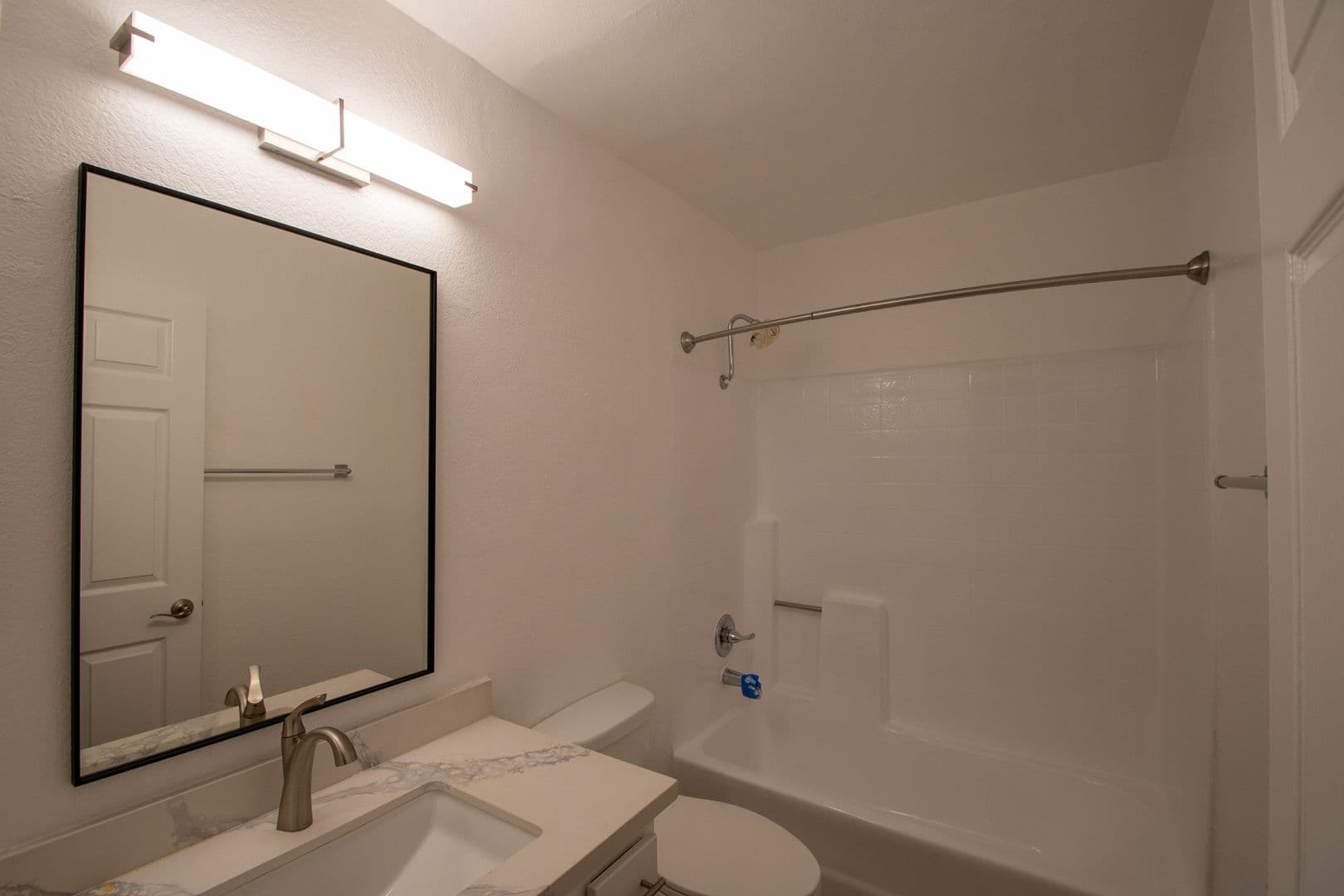 North Hollywood Apartment: 11416 Albers Street