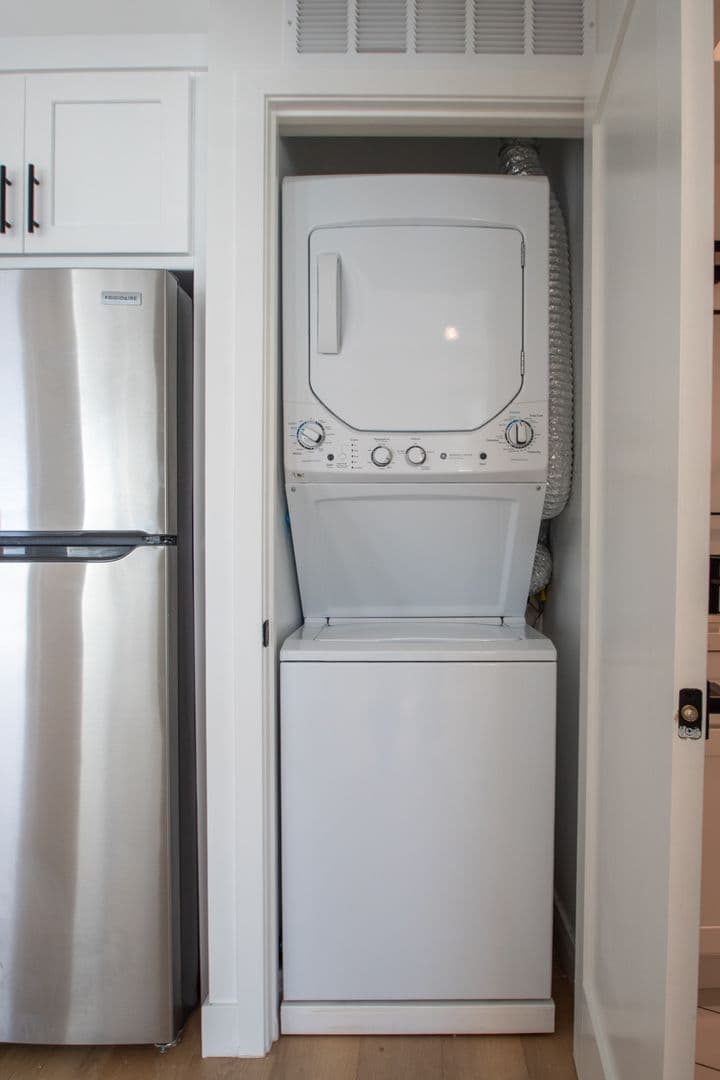 North Hollywood Apartment: 10855 Morrison Street