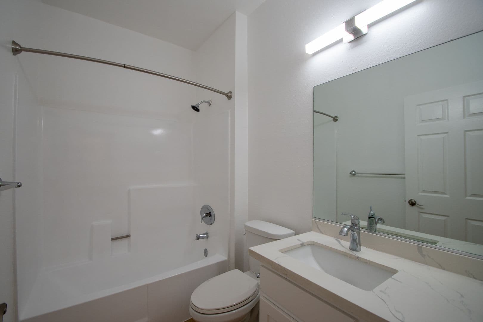 Studio City Apartment: 11594 Moorpark Street
