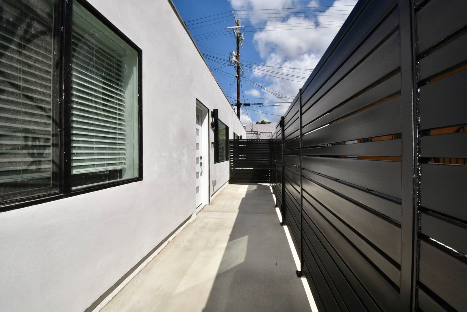 Los Angeles Apartment: 1415 S Sierra Bonita Avenue