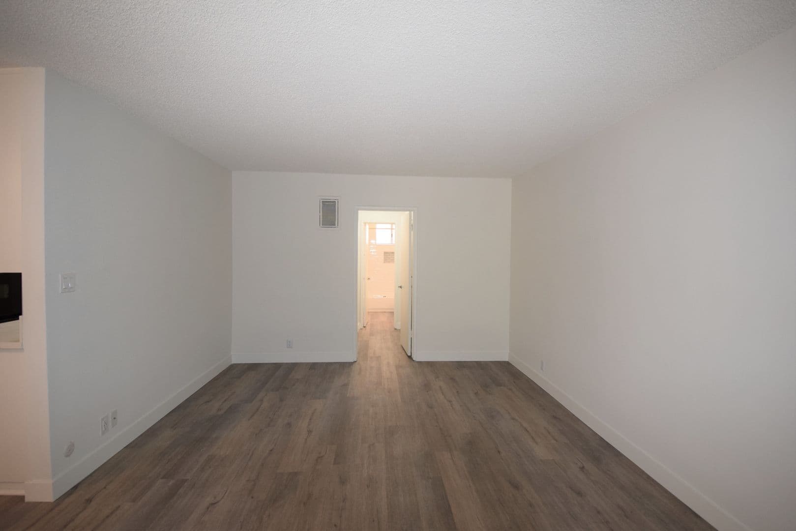 North Hollywood Apartment: 10855 Morrison Street