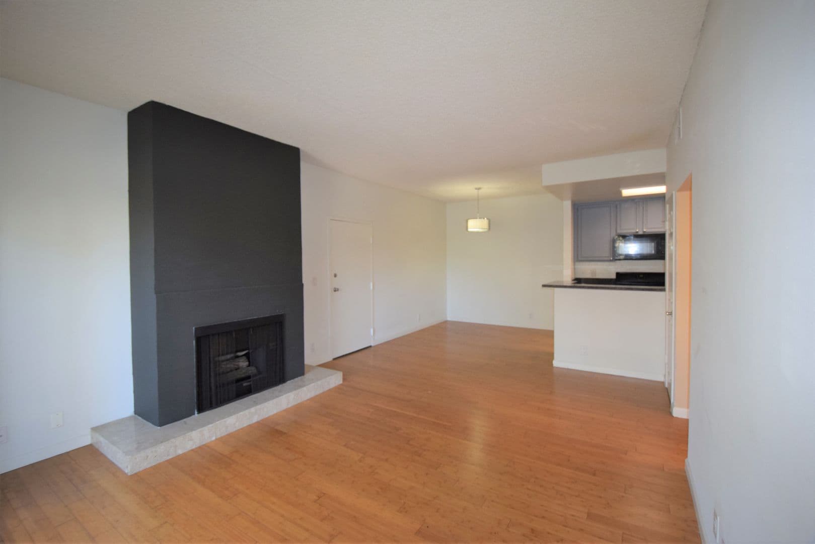 Studio City Apartment: 11594 Moorpark Street