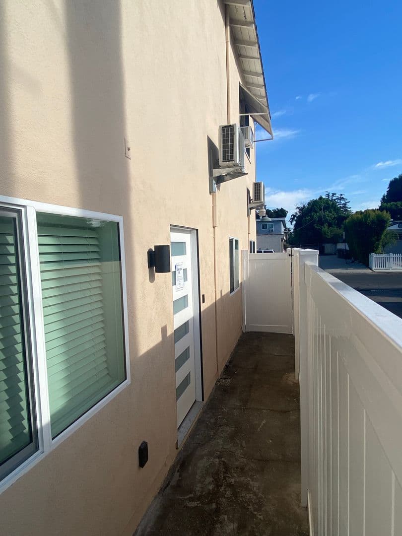 Valley Village Apartment: 4658 Colfax Avenue