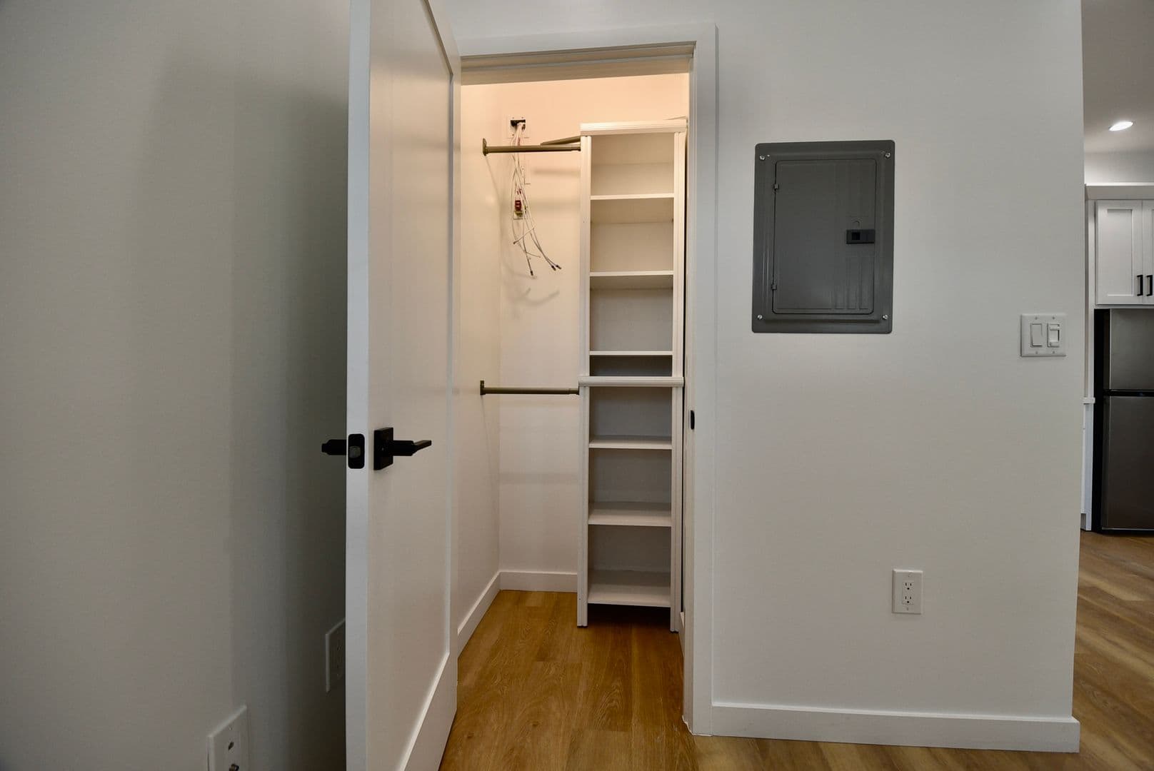 North Hollywood Apartment: 5744 Colfax Avenue