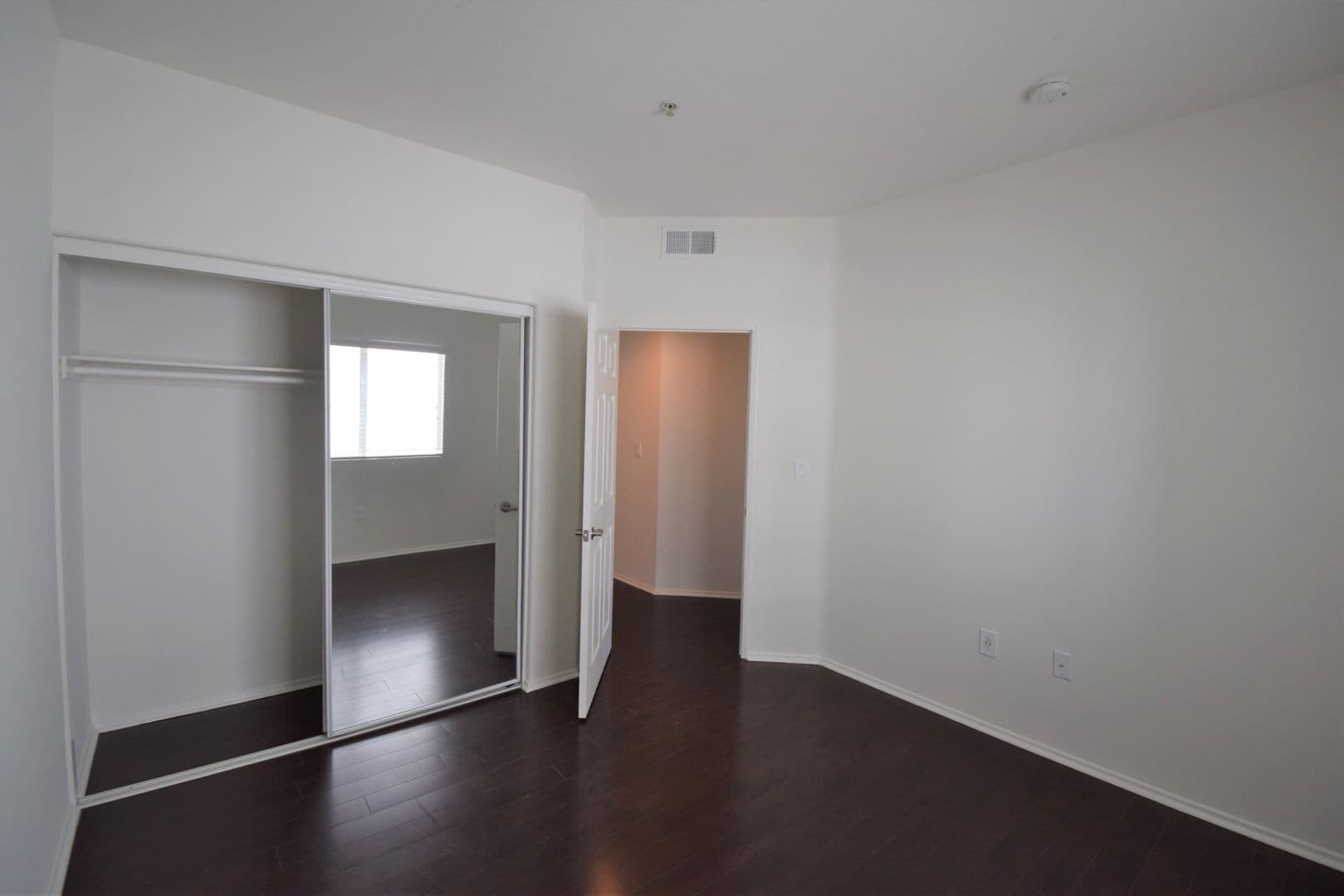 North Hollywood Apartment: 5500 Bonner Avenue
