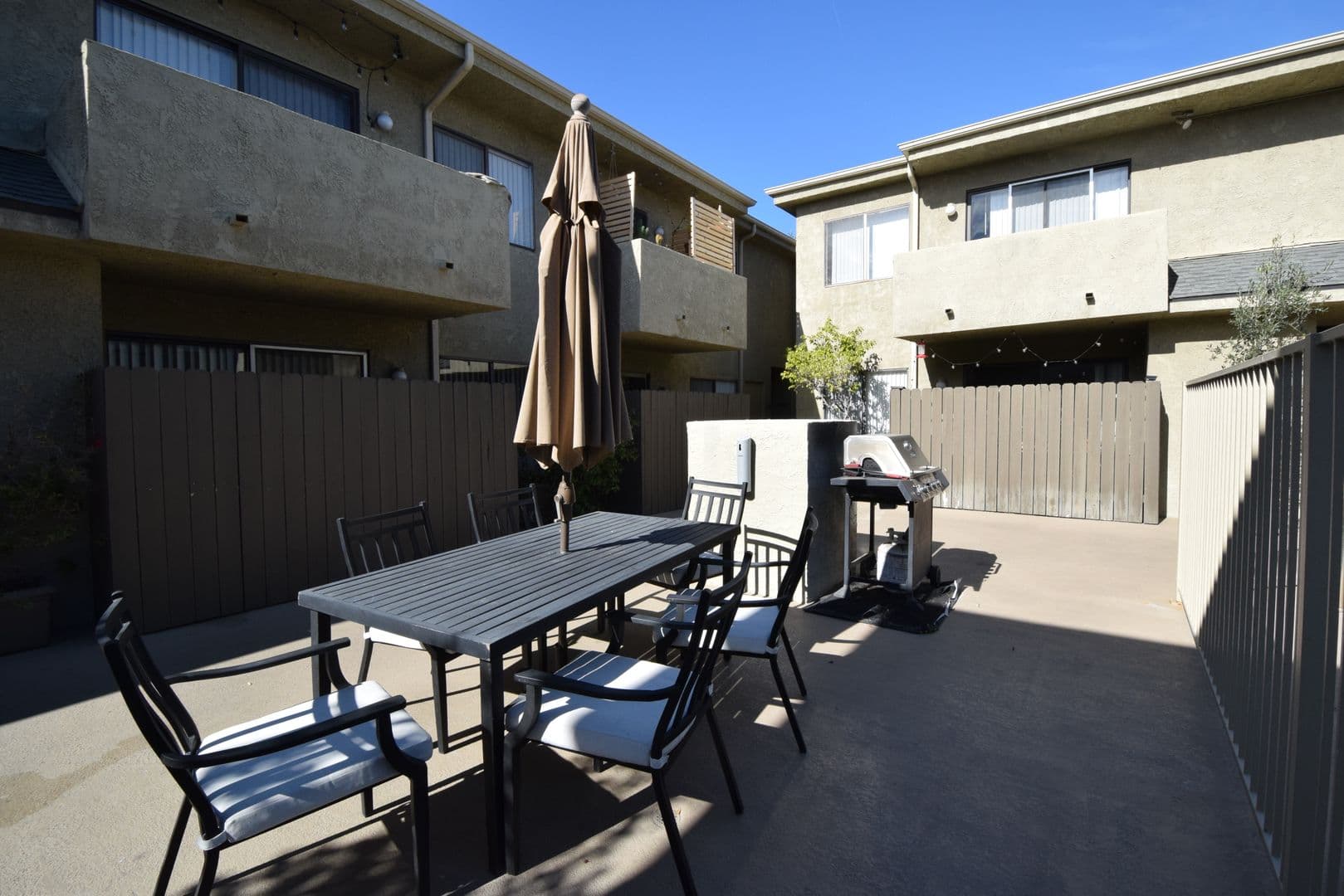 Sherman Oaks Apartment: 15128-44 Burbank Boulevard