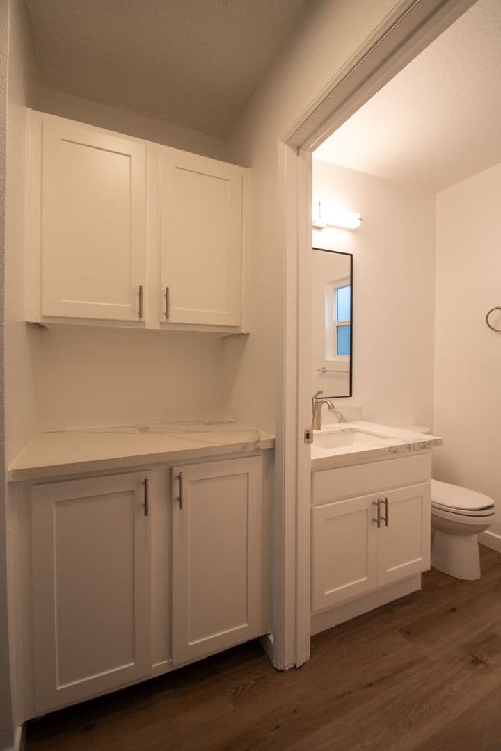 North Hollywood Apartment: 11416 Albers Street