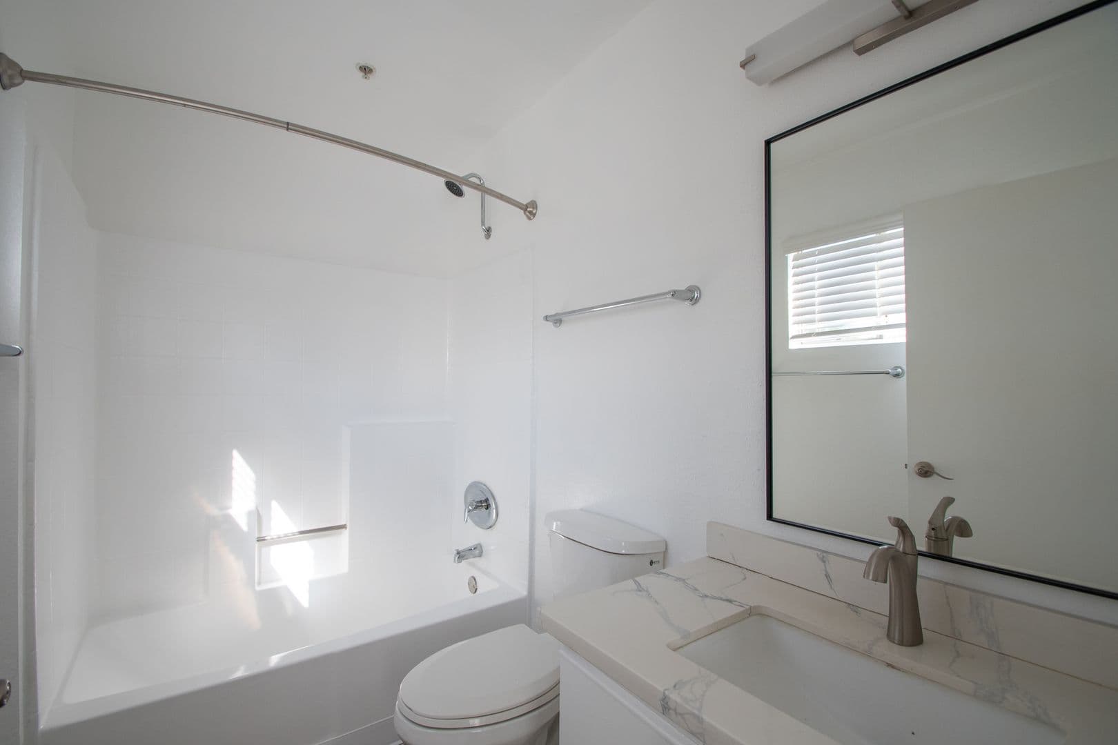 North Hollywood Apartment: 5002 Tujunga Avenue
