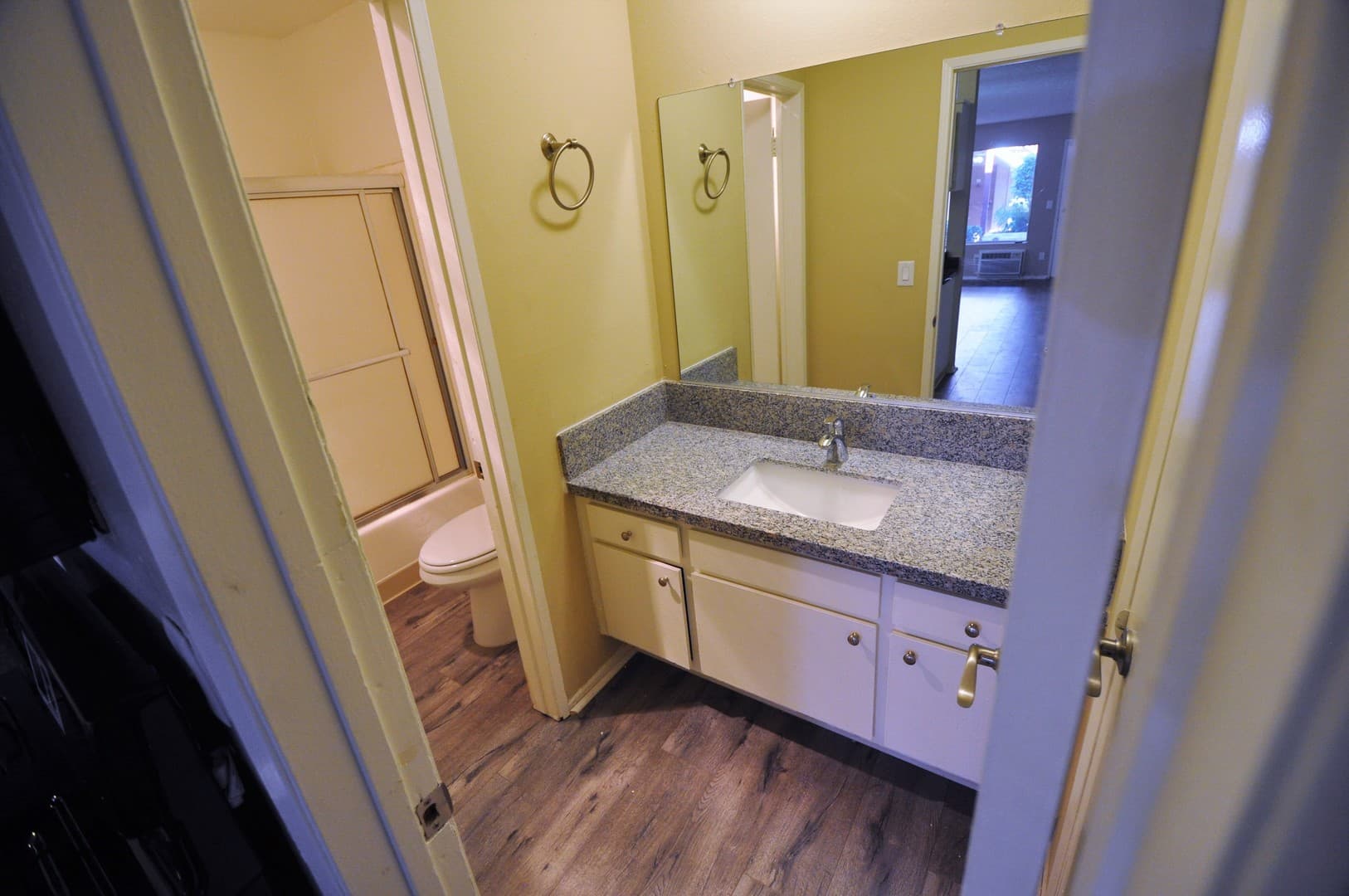 Van Nuys Apartment: 14142 Victory Boulevard