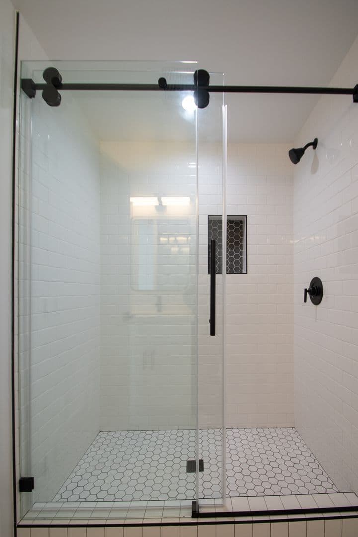 Los Angeles Apartment: 4224 Los Feliz Boulevard