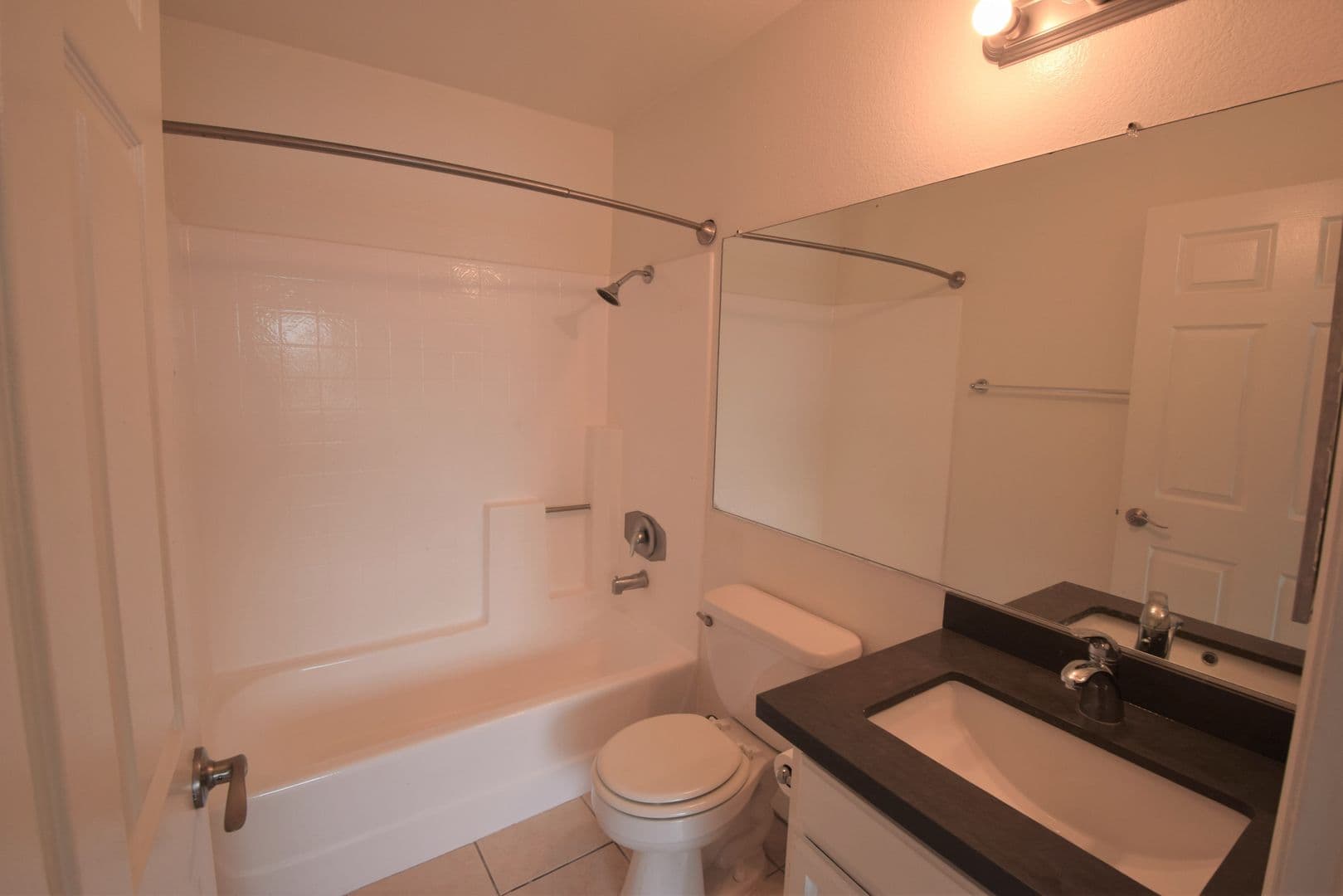 North Hollywood Apartment: 11416 Albers Street