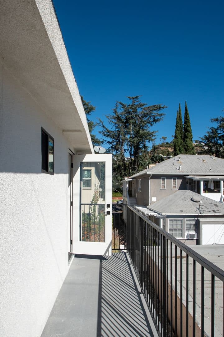 Los Angeles Apartment: 4224 Los Feliz Boulevard