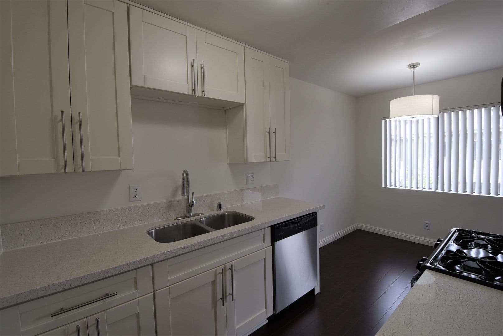 Sherman Oaks Apartment: 15128-44 Burbank Boulevard