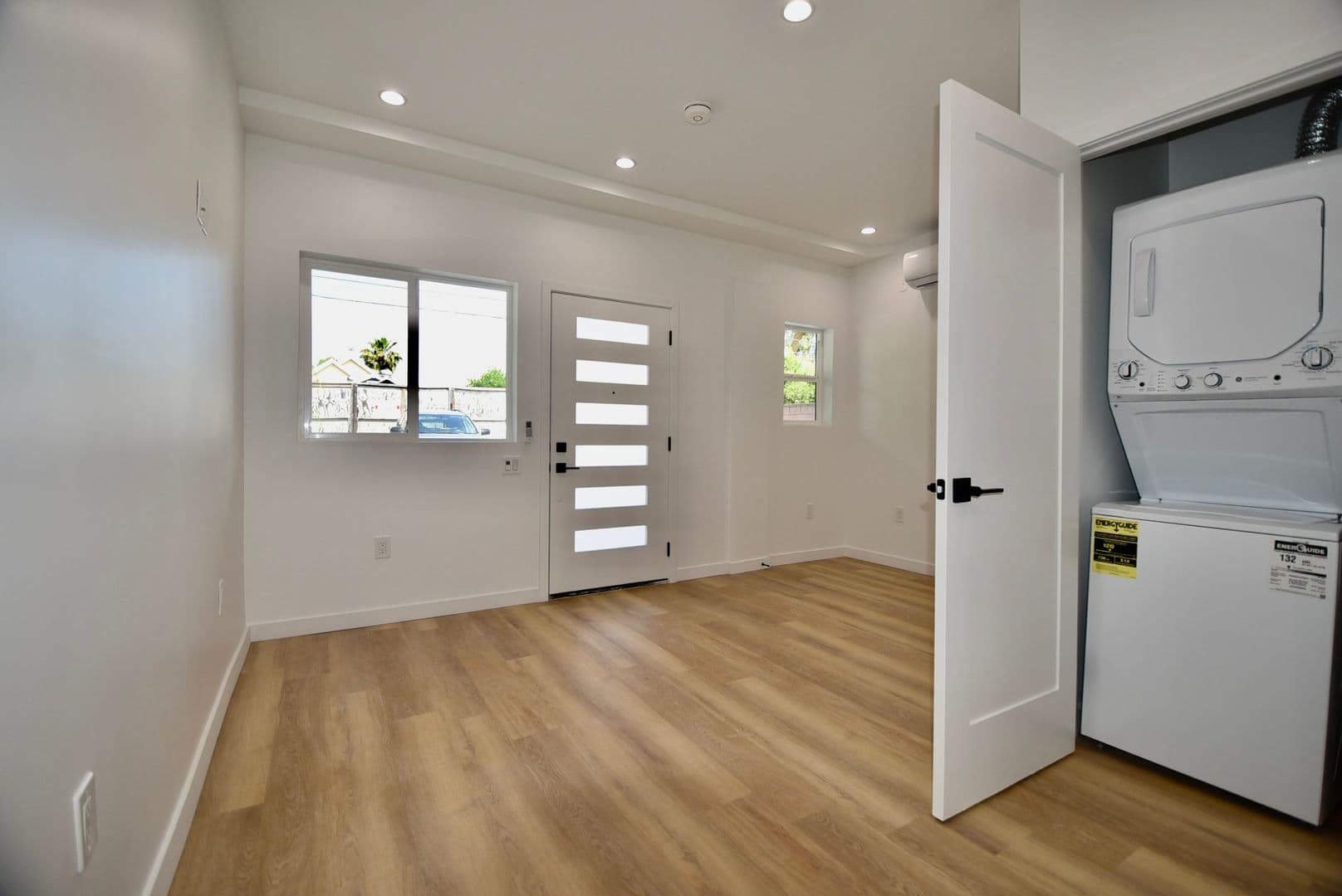 North Hollywood Apartment: 5744 Colfax Avenue