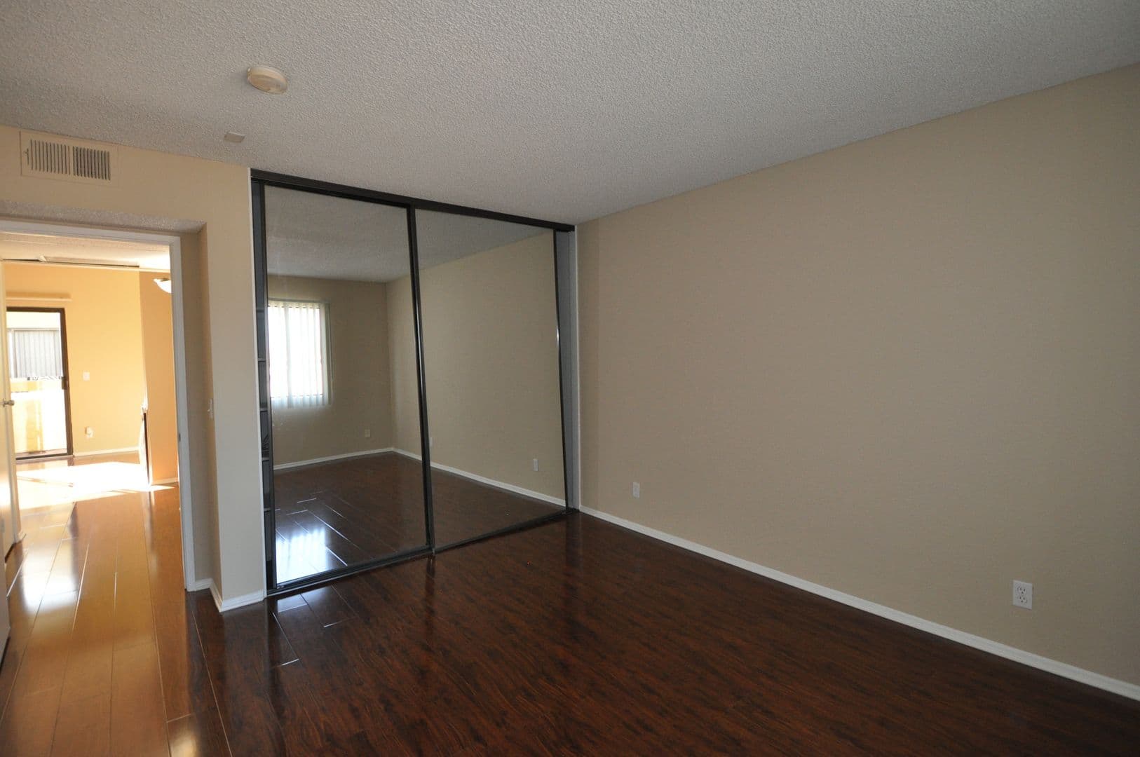Valley Village Apartment: 12142-50 Oxnard St