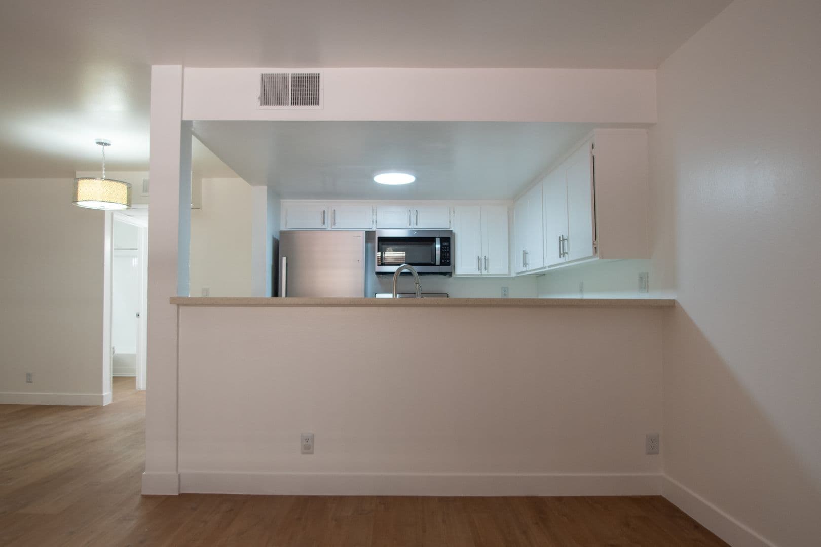 North Hollywood Apartment: 6401 Riverton Avenue
