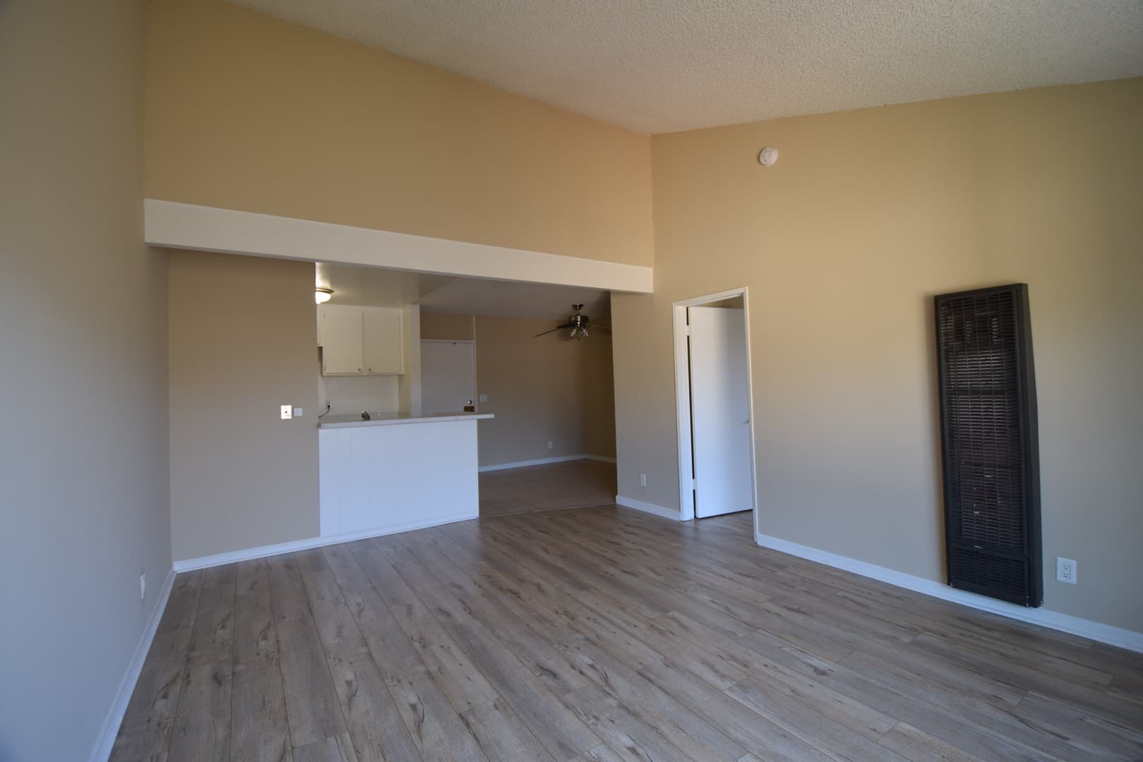 Van Nuys Apartment: 7350 Kester Avenue