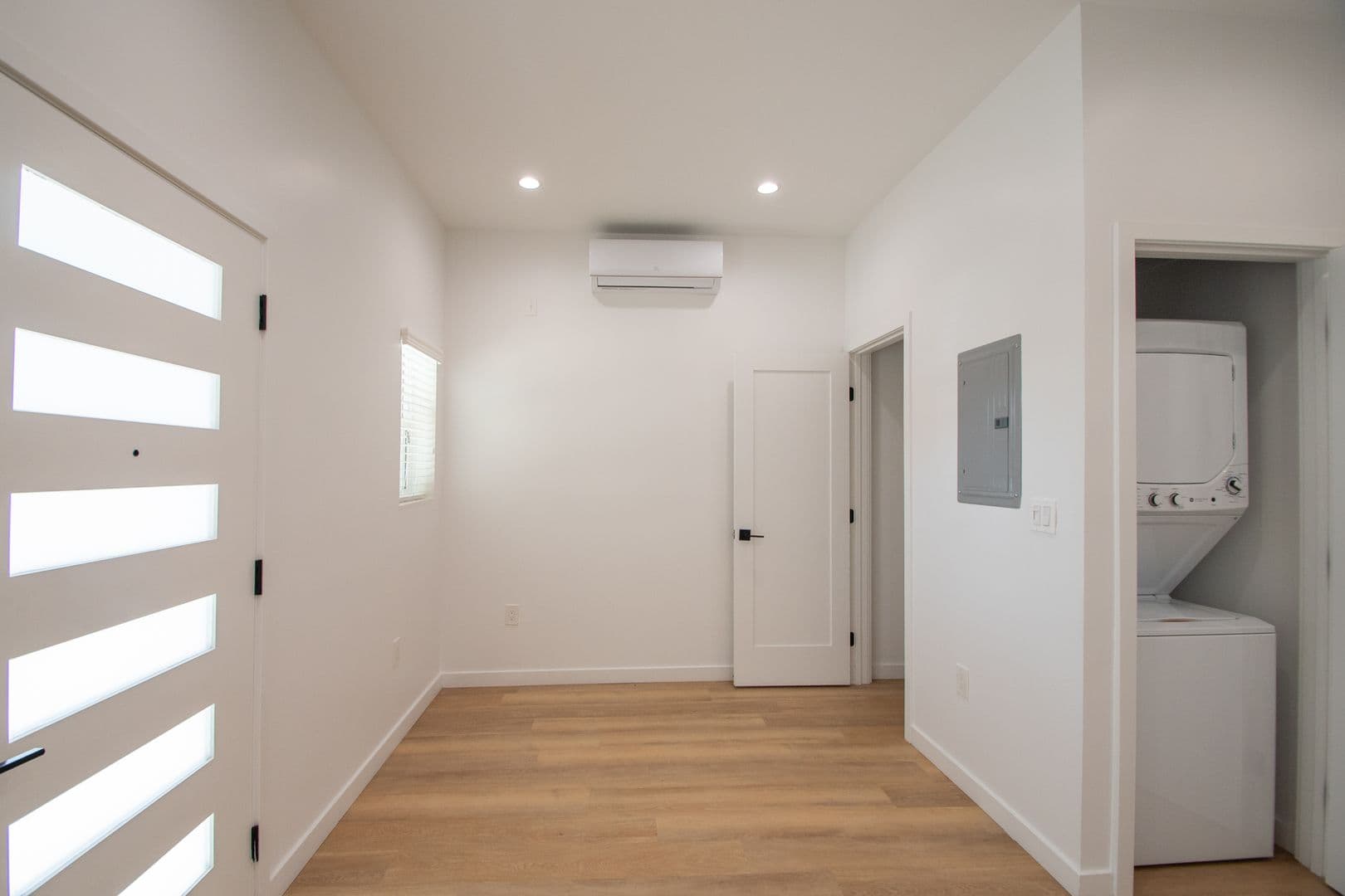 North Hollywood Apartment: 5754 Colfax Avenue