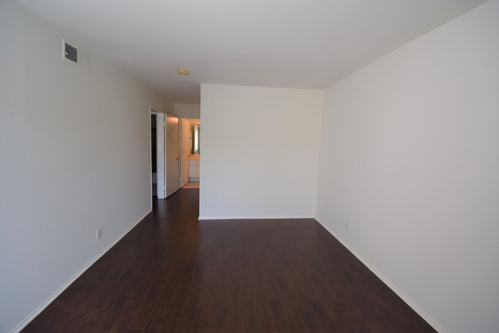 Studio City Apartment: 3960 Carpenter Avenue