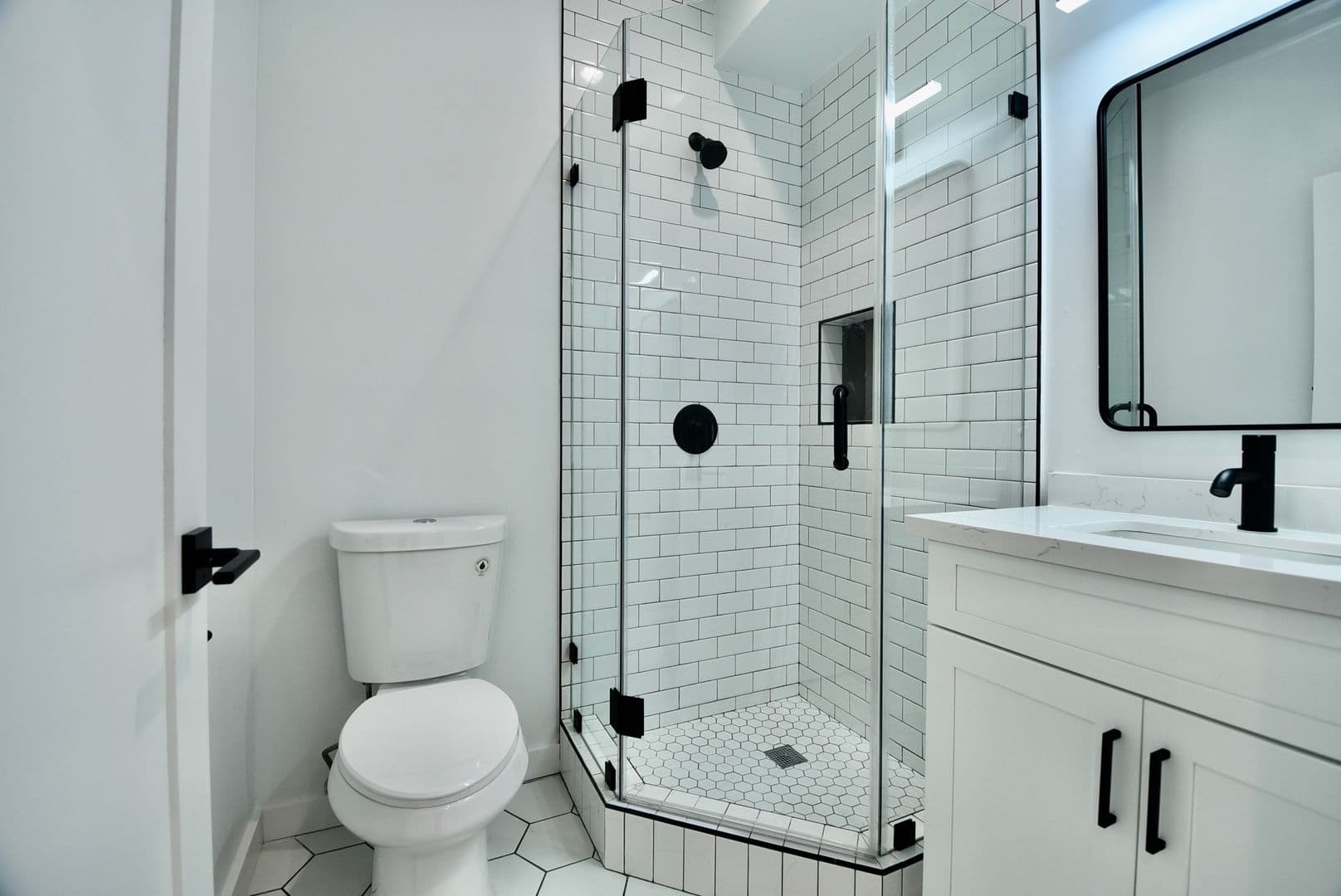 North Hollywood Apartment: 5744 Colfax Avenue