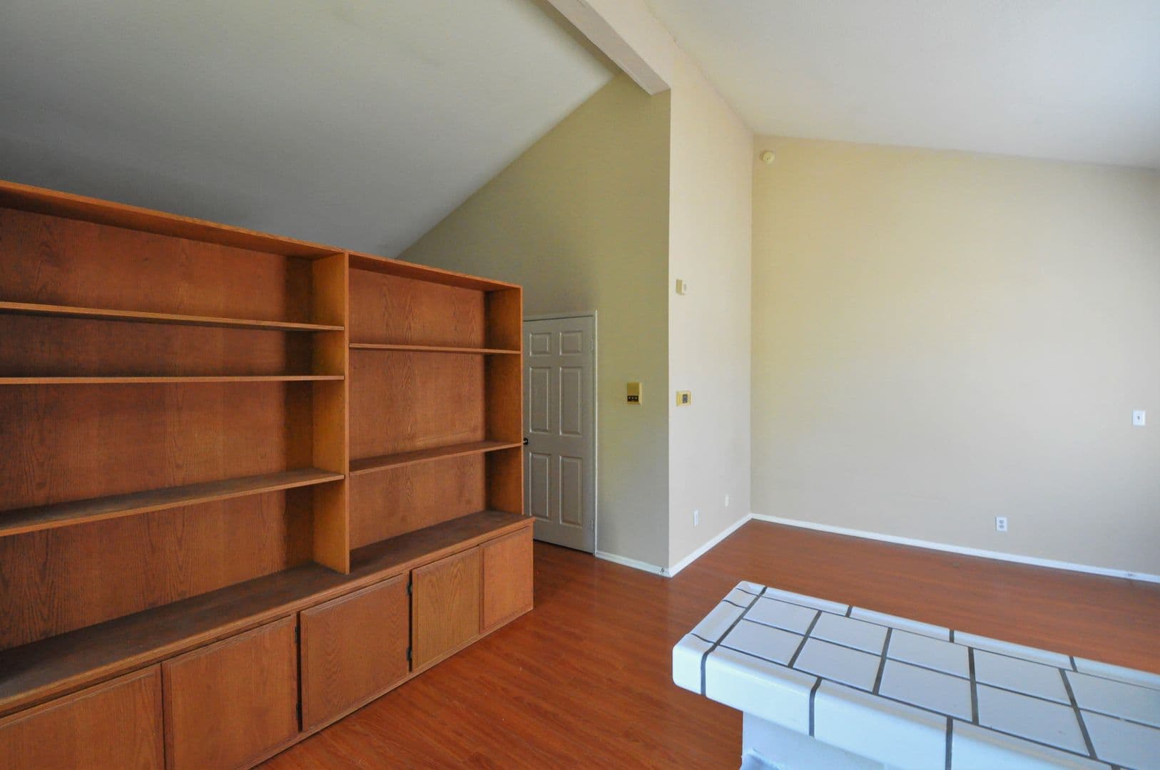Valley Village Apartment: 12142-50 Oxnard St