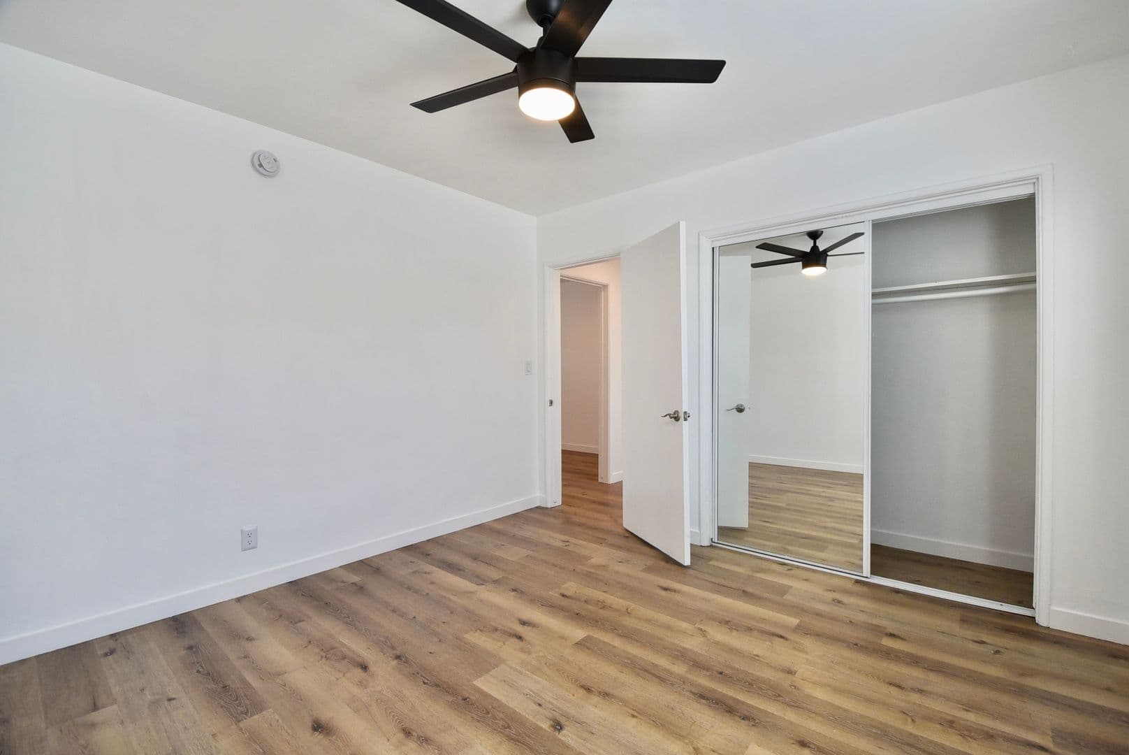 North Hollywood Apartment: 11054 Otsego Street