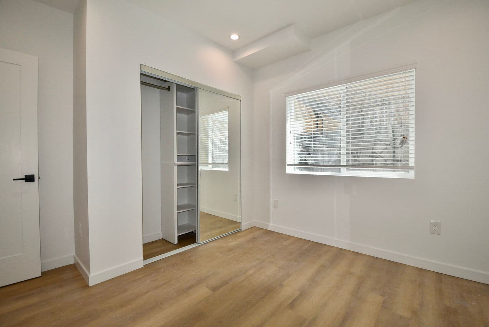 Los Angeles Apartment: 1415 S Sierra Bonita Avenue