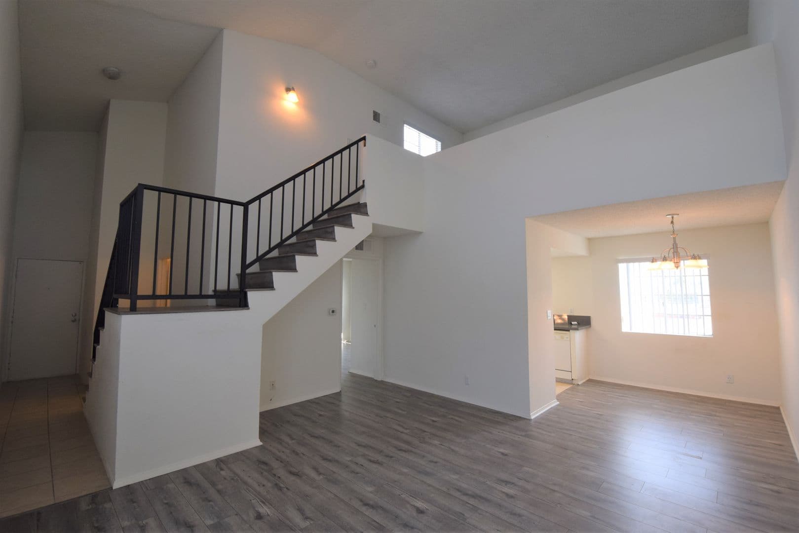 North Hollywood Apartment: 11416 Albers Street