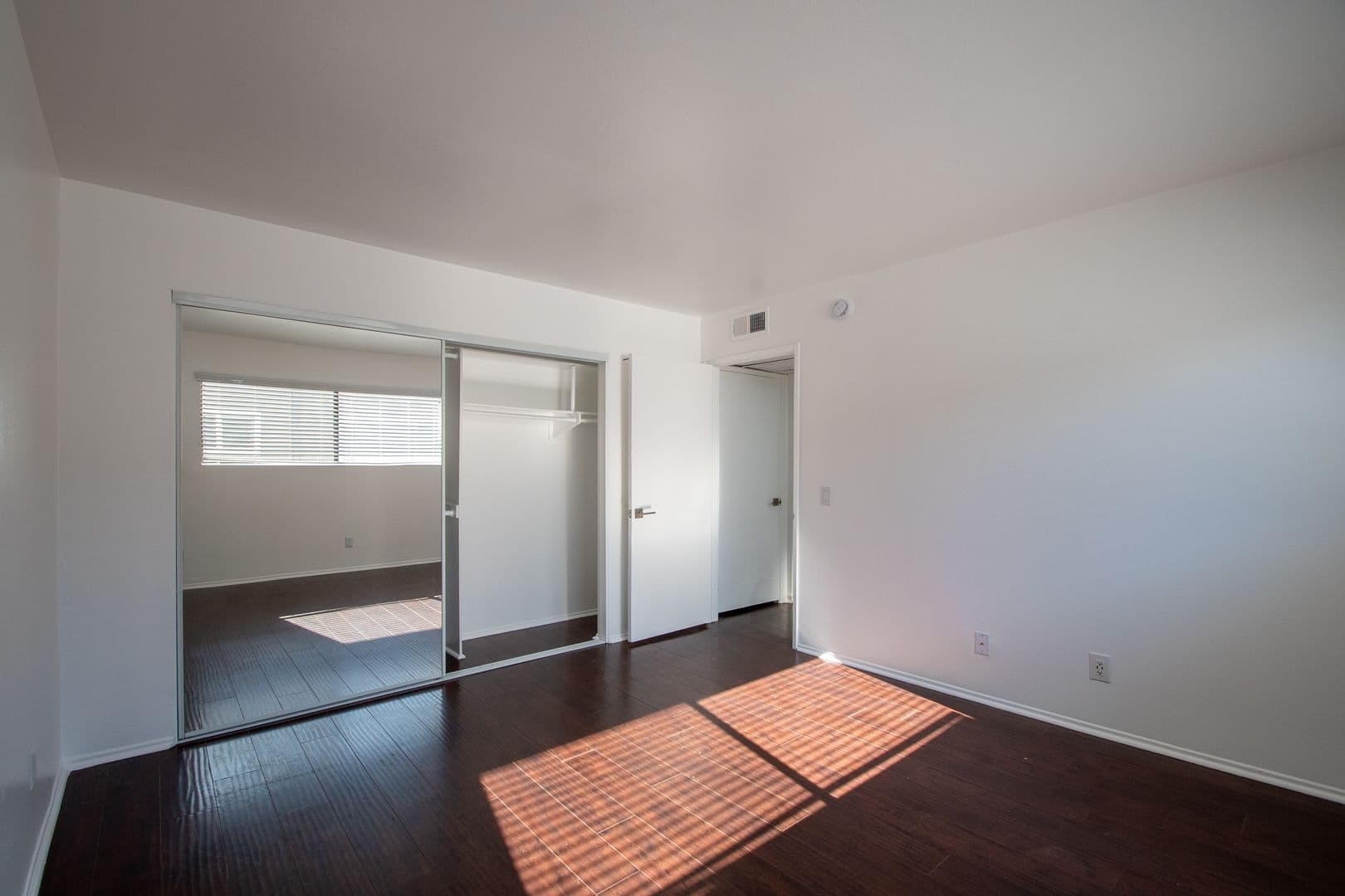 Valley Village Apartment: 12352 Burbank Blvd