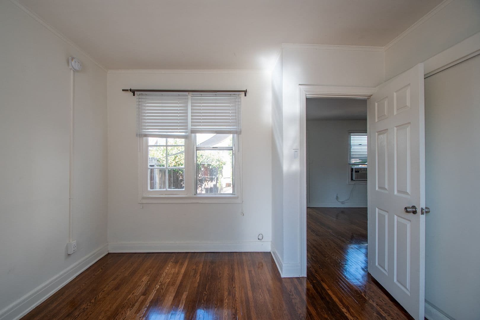 Los Angeles Apartment: 5212 Fountain Avenue