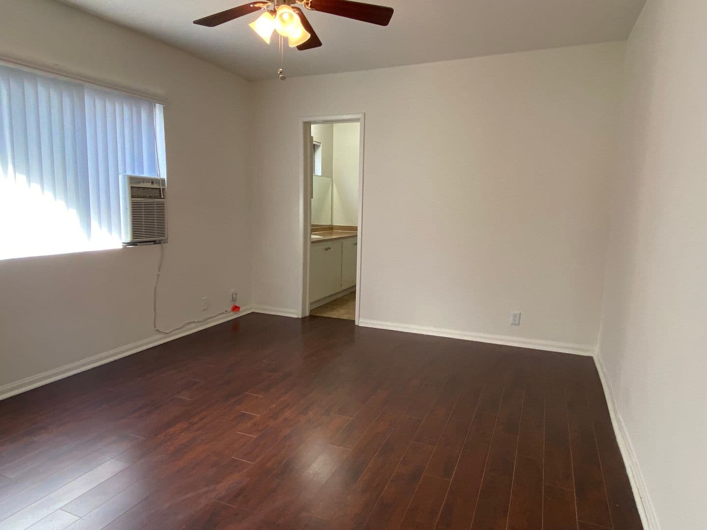 North Hollywood Apartment: 10745 Hortense Avenue
