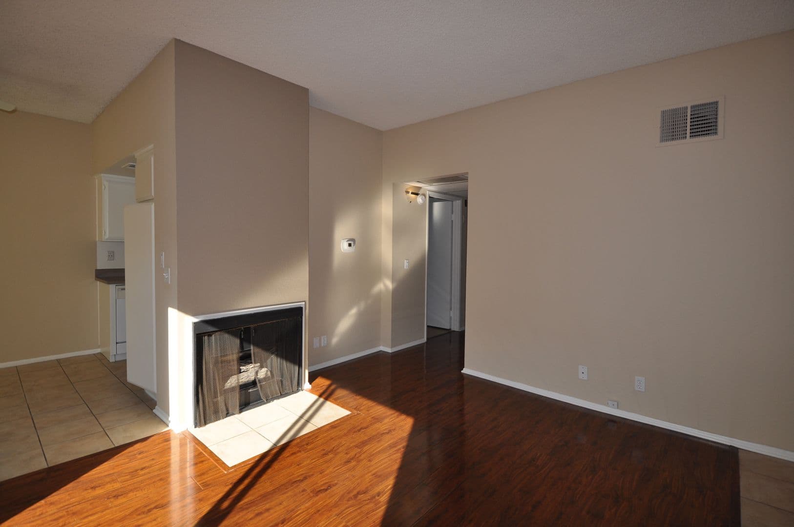 Valley Village Apartment: 12142-50 Oxnard St