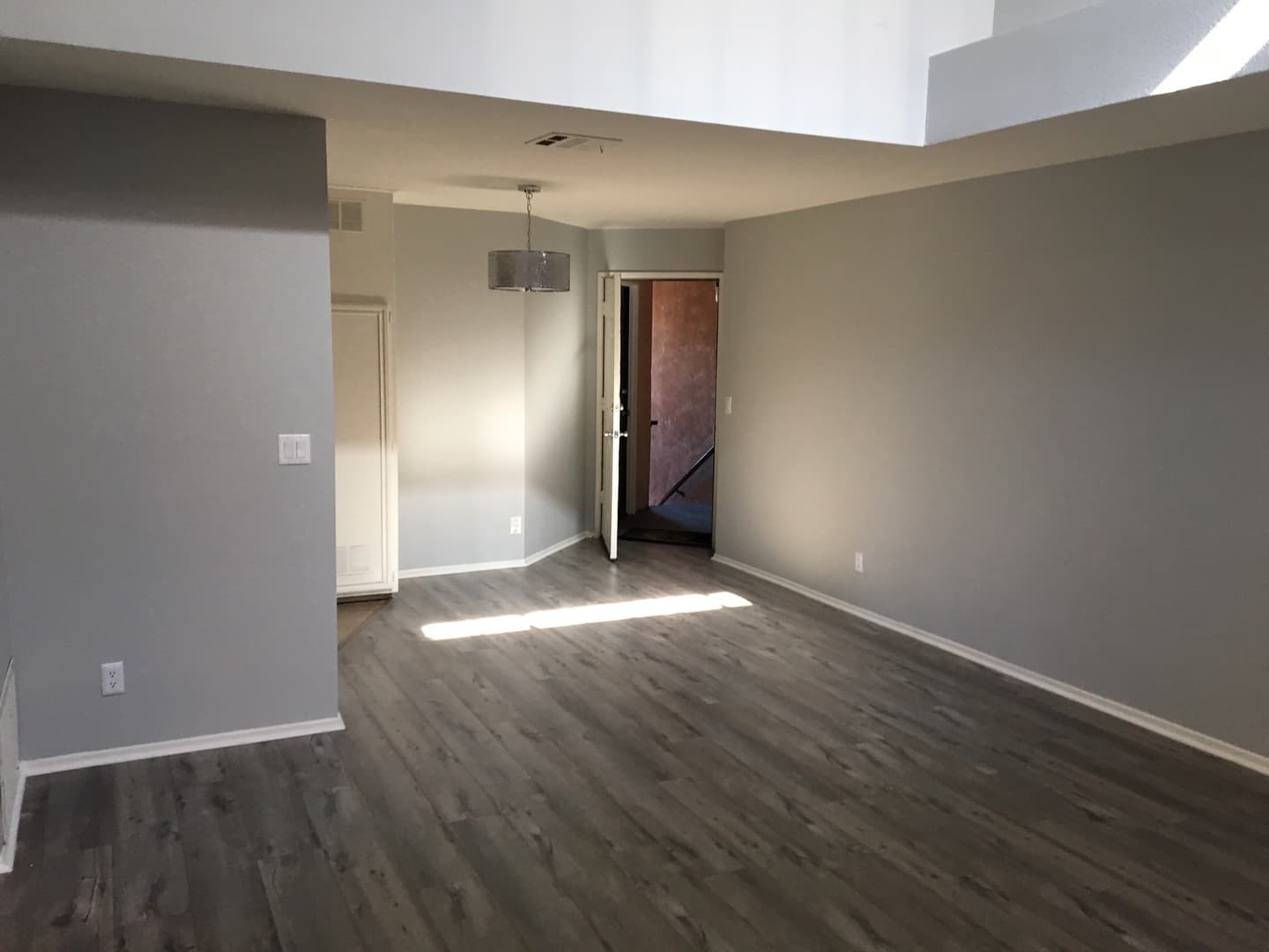 North Hollywood Apartment: 5328 Riverton Avenue