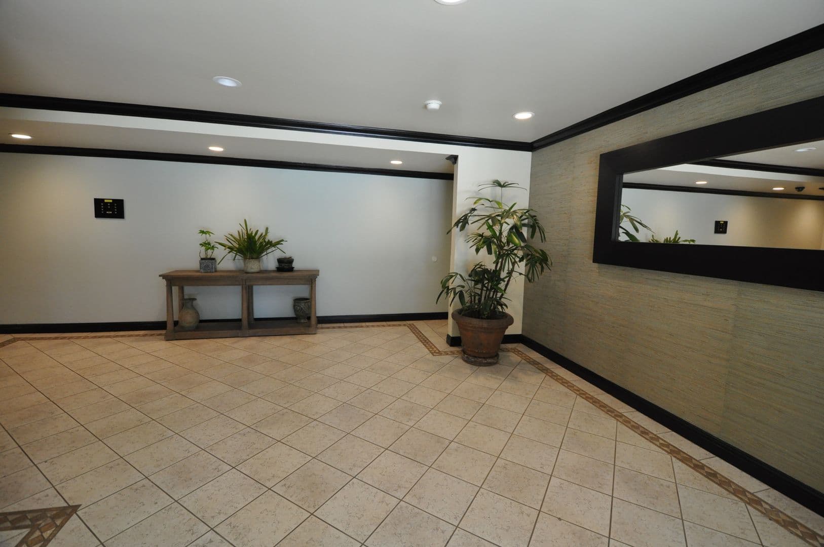 Valley Village Apartment: 12245 Chandler Boulevard