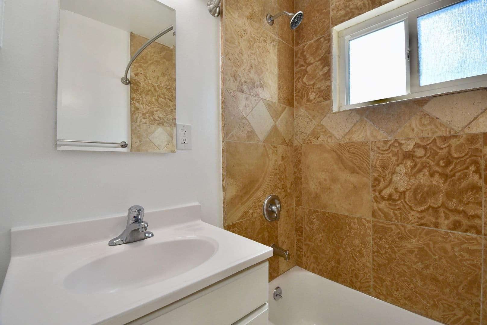 North Hollywood Apartment: 11054 Otsego Street